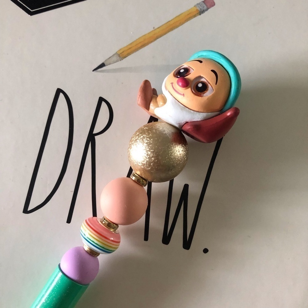 Disney Doorables: Snow White & the Seven Dwarfs: Sleepy handmade beaded pens